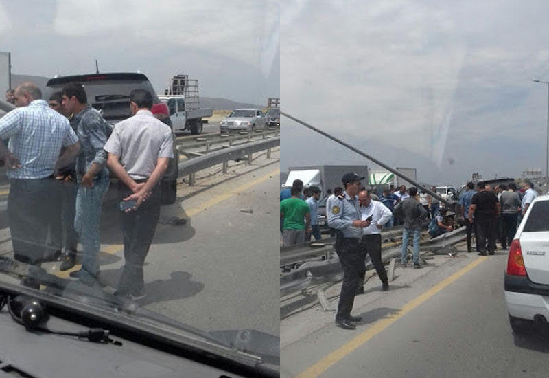 В Баку Hyundai врезался в ограждение, есть раненые
