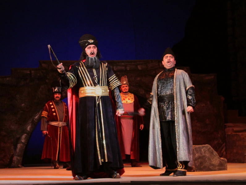 Легендарный "Кероглу" на сцене Театра оперы и балета