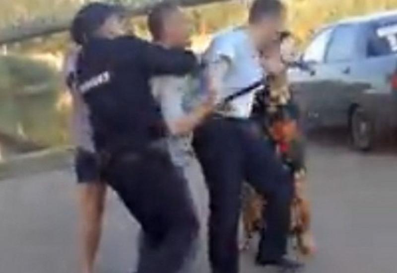 В Башкирии на видео попала драка полицейского с участником ДТП