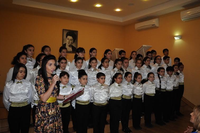 Детский хор бакинской школы исполнил "Qarabağ şikəstəsi"
