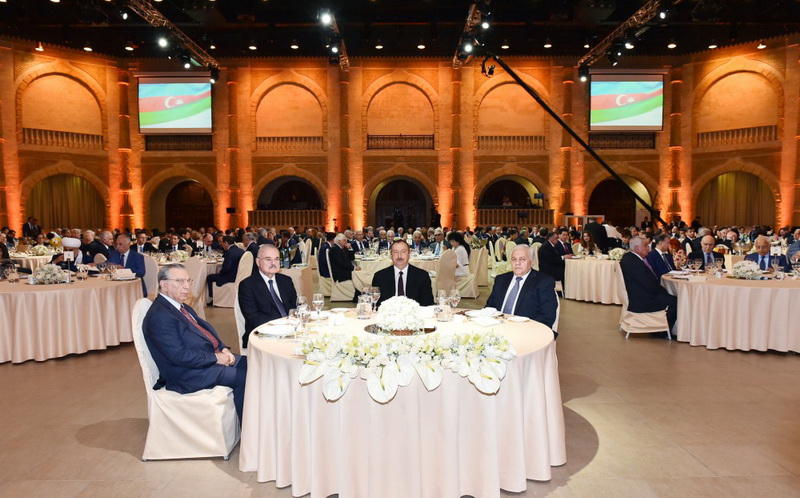 Президент Ильхам Алиев принял участие в официальном приеме по случаю Дня Республики