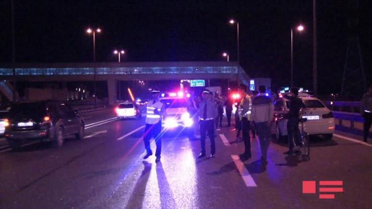 Масло на дороге в бакинский аэропорт привело к цепной аварии, 5 раненых