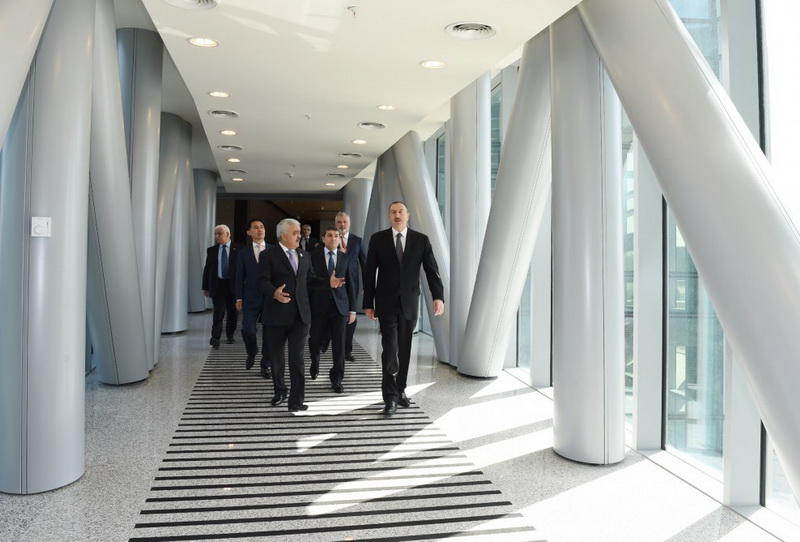 Президент Ильхам Алиев принял участие в открытии нового административного здания SOCAR