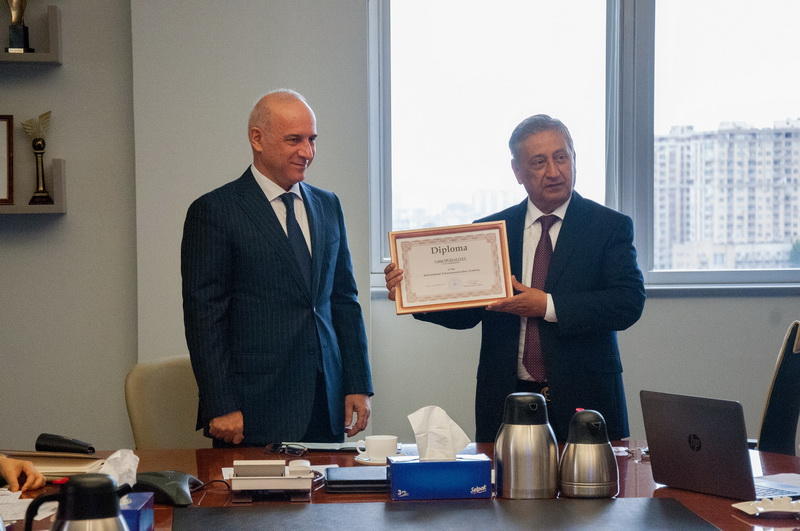 Президент Azercell удостоен звания академика Международной академии связи