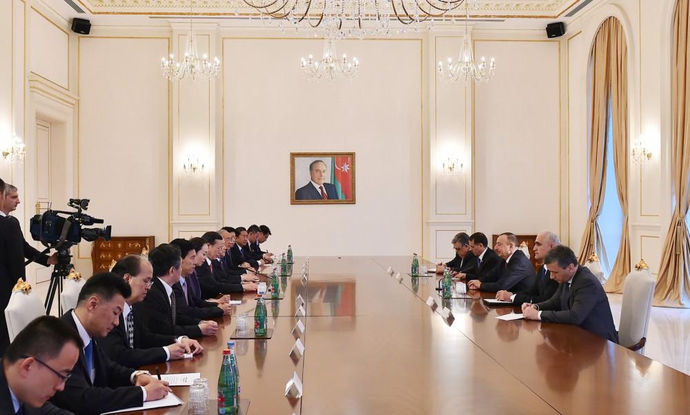 Президент Ильхам Алиев принял первого заместителя председателя Госсовета Китая