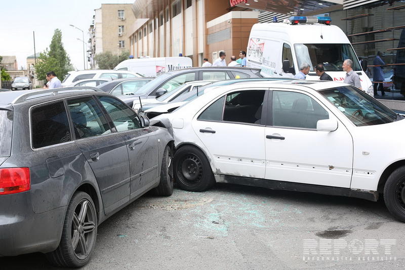 В Баку столкнулись 6 автомобилей, есть раненые