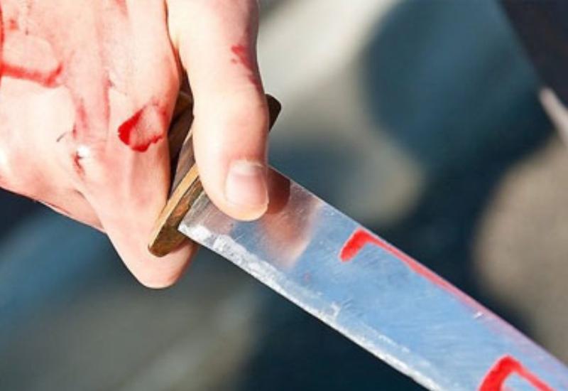 20 yaşlı gənc çayxanada bıçaqlandı