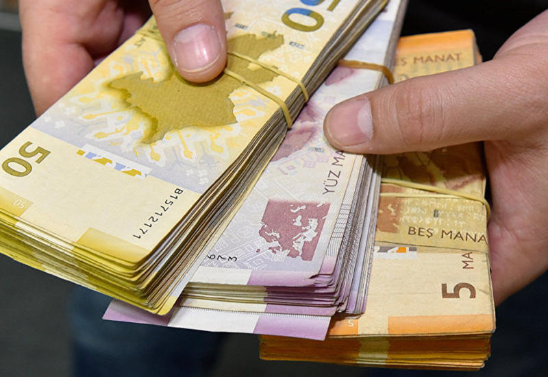 В Баку пожилого мужчину обокрали на $70 000 и 30 000 манатов