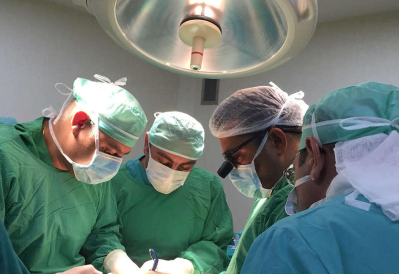 Индийские врачи достали из желудка девушки комок волос весом в 2 кг