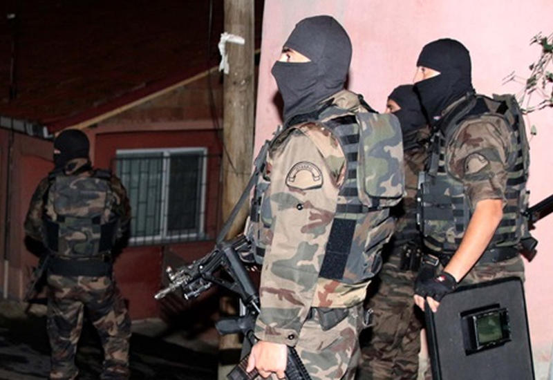 Террористы-смертники напали на полицейское управление в Турции
