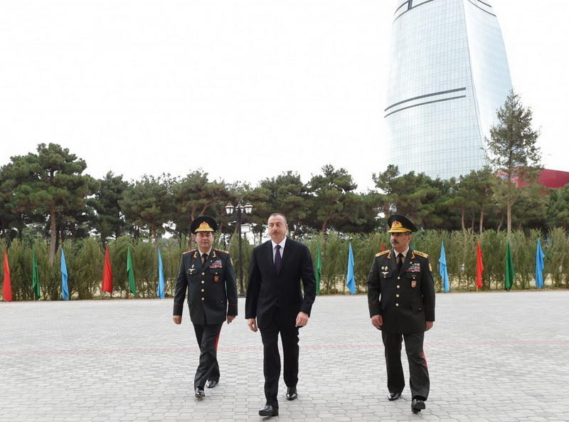 Президент Ильхам Алиев принял участие в открытии нового административного здания Генштаба ВС