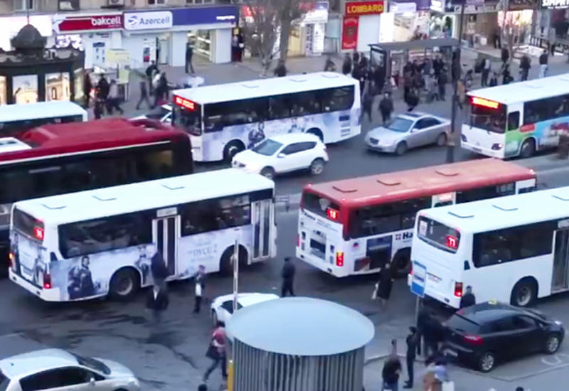 В Баку меняется схема движения этих автобусов
