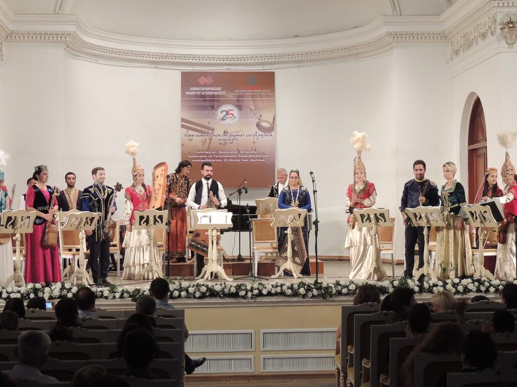 Великолепный концерт представителей тюркоязычных стран на сцене Филармонии