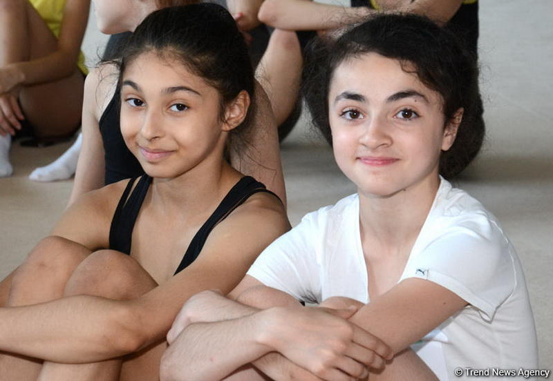 В Баку прошла встреча юных гимнастов с олимпийскими чемпионками