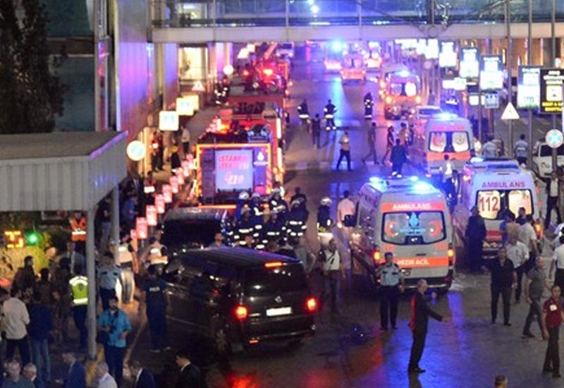 Террористы хотели захватить заложников в аэропорту Стамбула