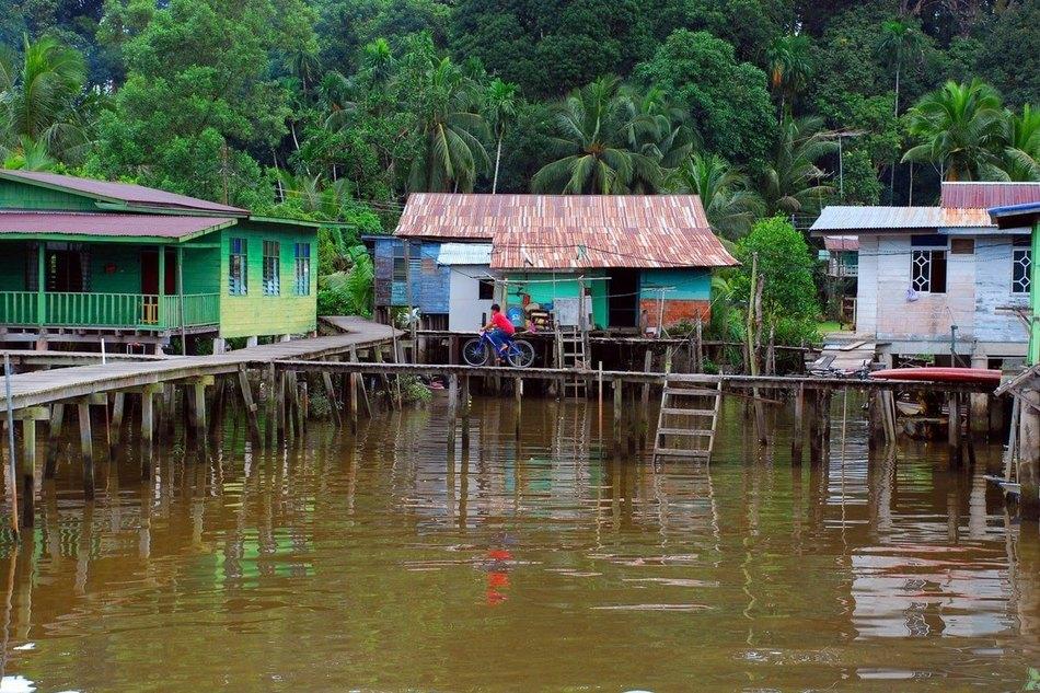 Крупнейшее поселение на воде - Кампонг Айер в Брунее
