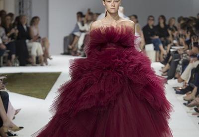 Роскошь и романтика от Giambattista Valli на Paris Haute Couture <span class="color_red">- ФОТО</span>