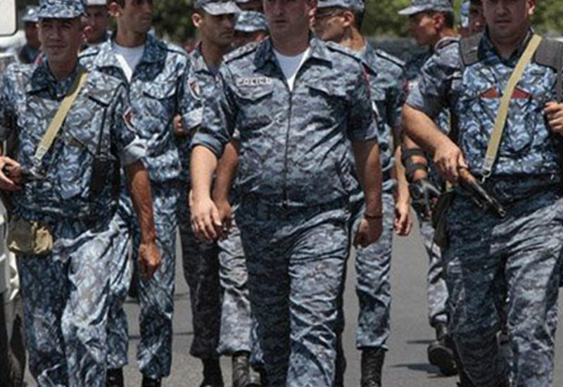 В Ереване отпущены еще два заложника, мятежники ставят новые условия