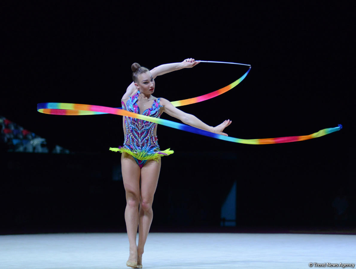 Россиянка выиграла "золото" в многоборье Финала Кубка мира по художественной гимнастике в Баку
