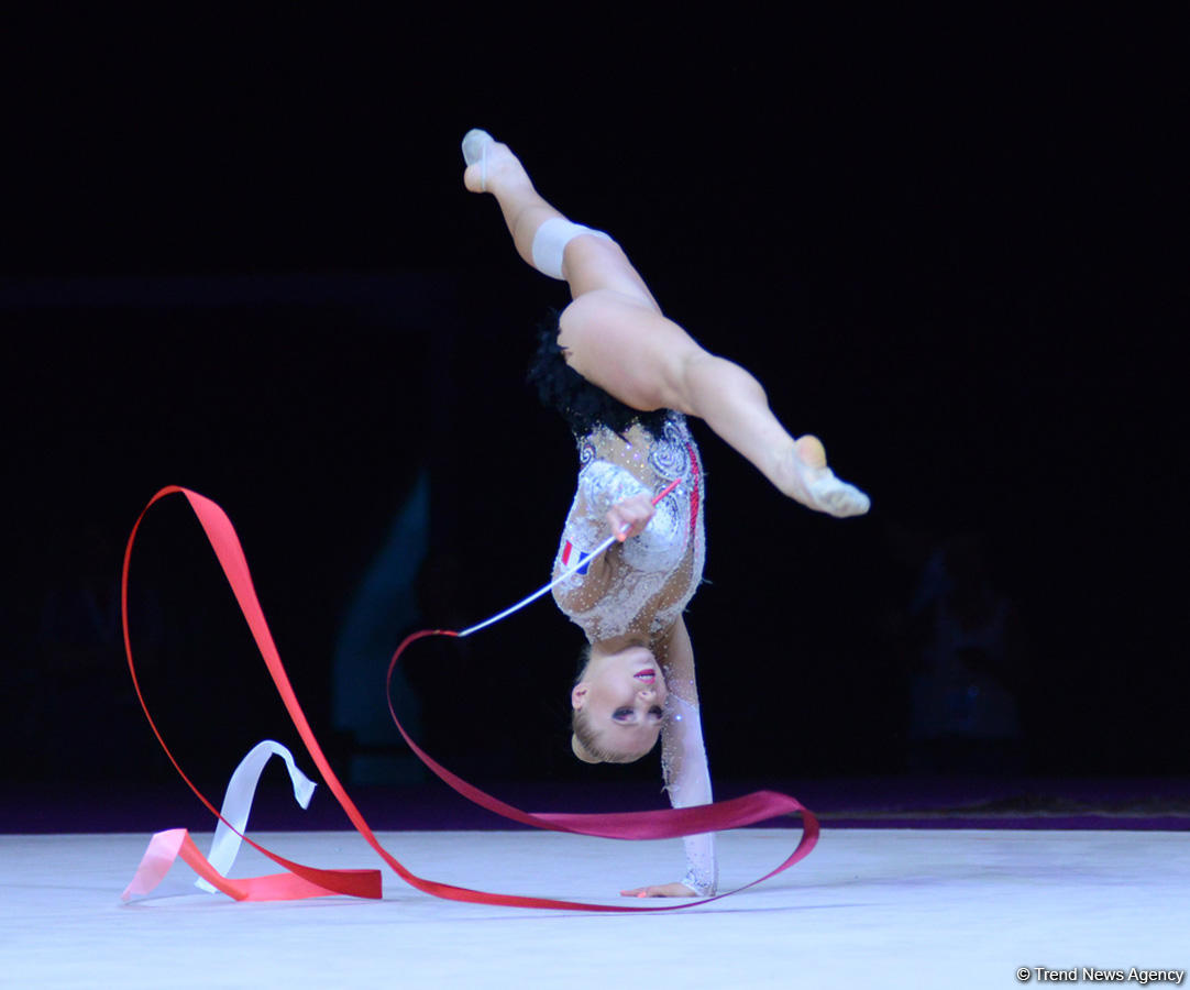 Россиянка выиграла "золото" в многоборье Финала Кубка мира по художественной гимнастике в Баку
