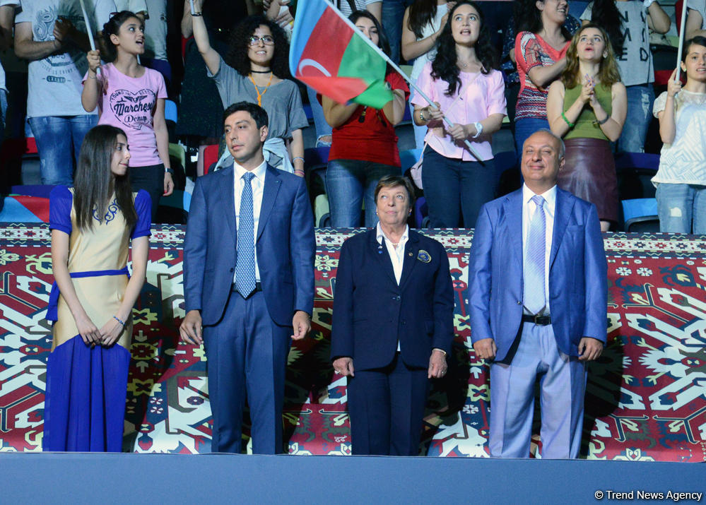 Церемония награждения победителей Кубка мира по художественной гимнастике в упражнениях с булавами и лентой