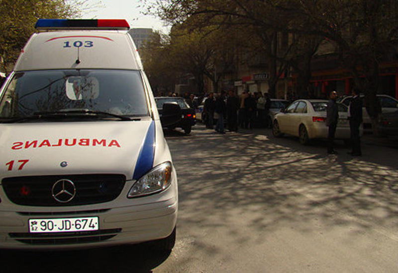 В Азербайджане автобус попал в аварию, есть погибший и раненые