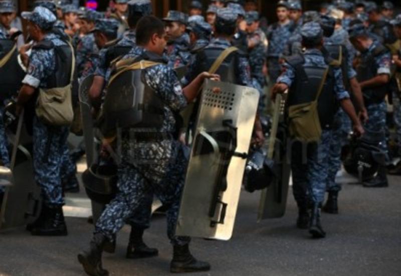 Полиция стягивает новые силы против демонстрантов в Ереване
