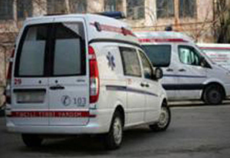 В Баку "скорая", перевозившая пострадавшего в ДТП, сама попала в аварию