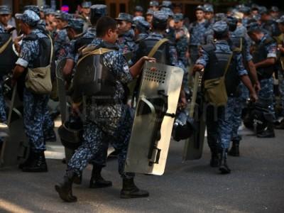 Полиция стягивает новые силы против демонстрантов в Ереване