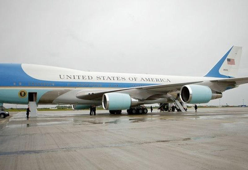Самолет Обамы сильно встряхнуло