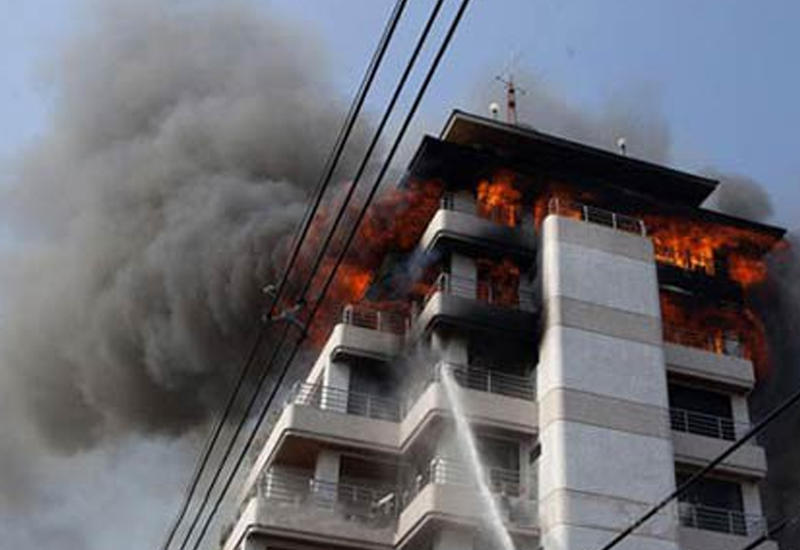Сильнейший пожар в Бангкоке: рушится известное здание
