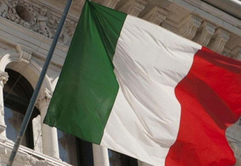 Итальянское посольство в Баку приспустило госфлаг