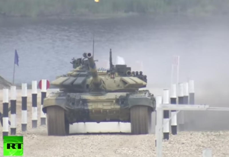 Беспилотник заснял танковый биатлон под Москвой