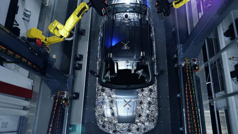 Роботы BMW научились создавать трехмерную модель новой "пятерки"
