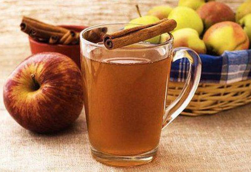 Рецепт воды с яблоками. Яблочный грог. Яблоко с корицей. Яблоко и корица напиток. Чай с яблоком и корицей.