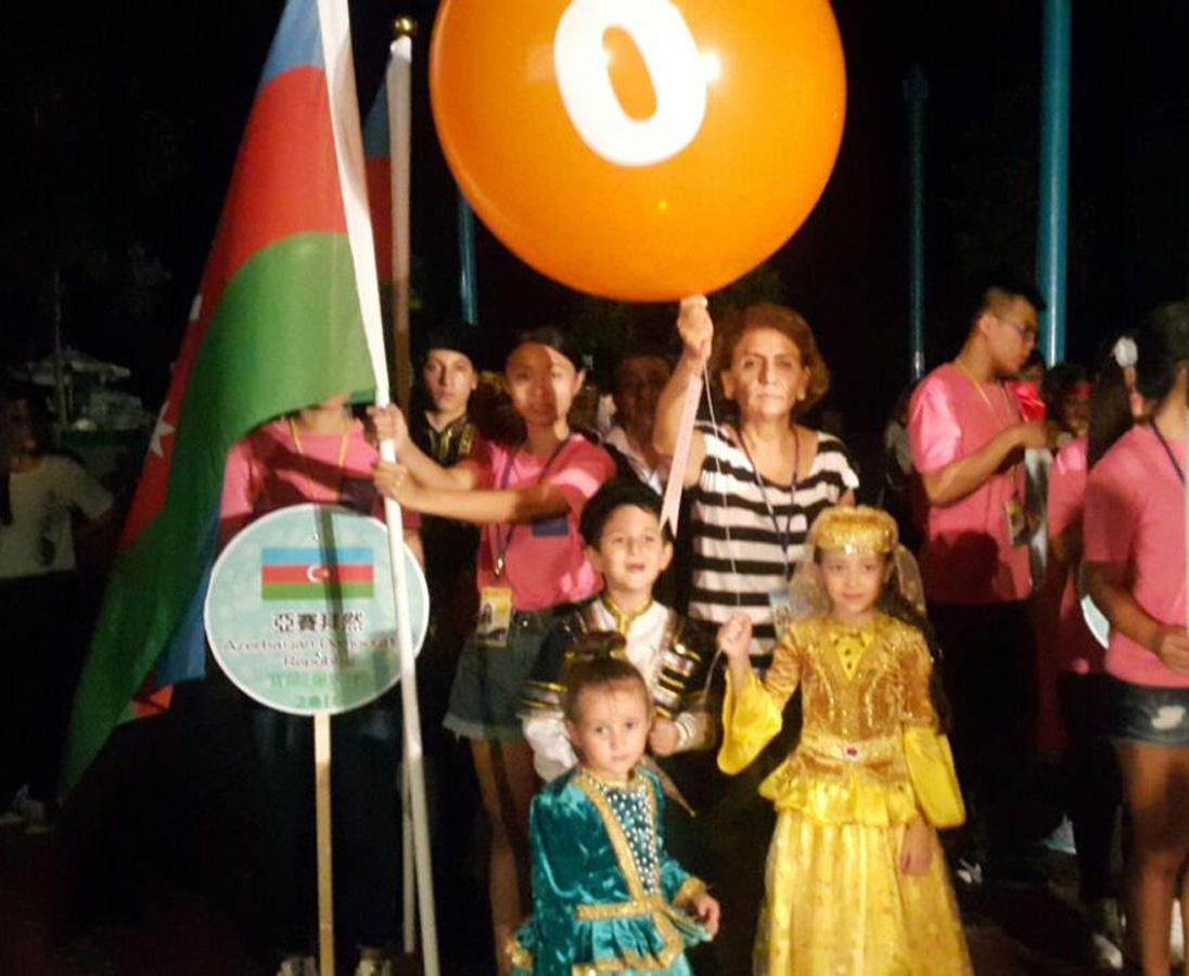 Азербайджанская фольклорная группа - на международном фестивале