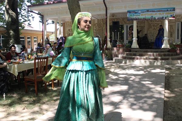 Успех Карабахских нарядов в Узбекистане