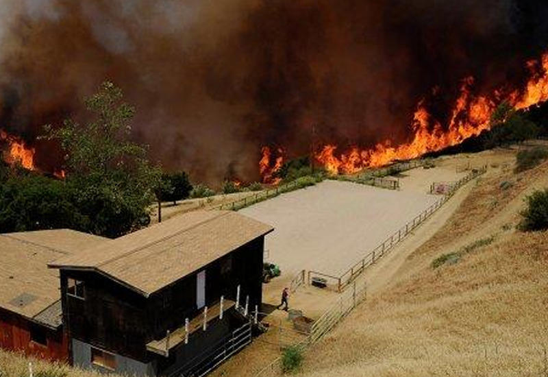 В Калифорнии сгорели дотла дома миллионеров