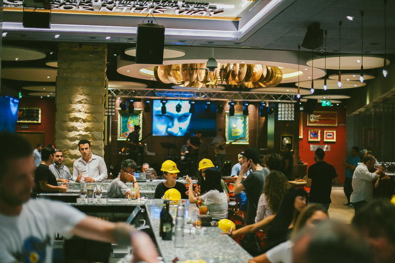 В Баку открылось легендарное Hard Rock Cafe