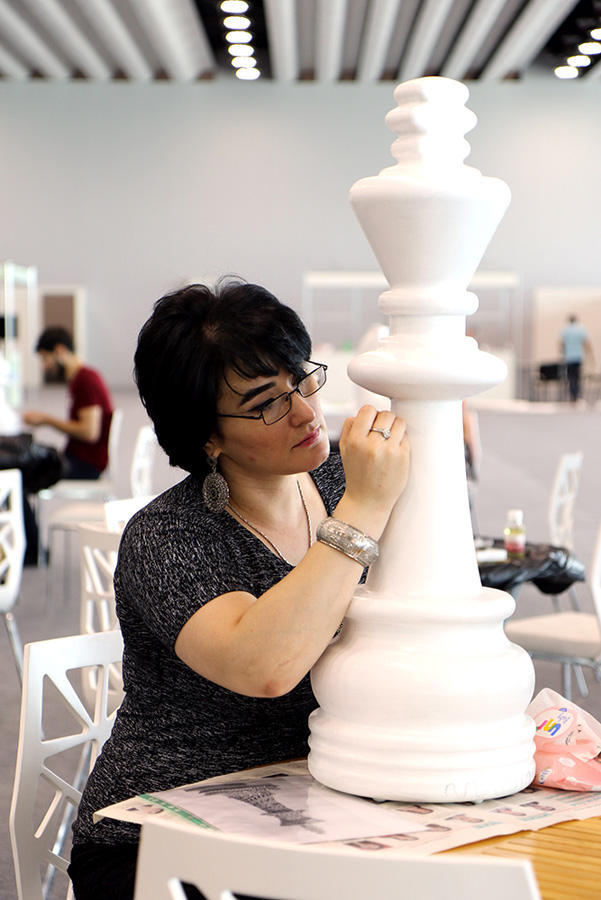 В Баку шахматные фигуры превратили в произведение искусства