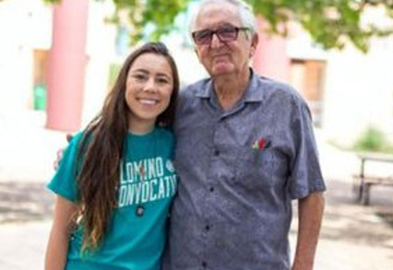 82-летний американец поступил в колледж вместе с внучкой