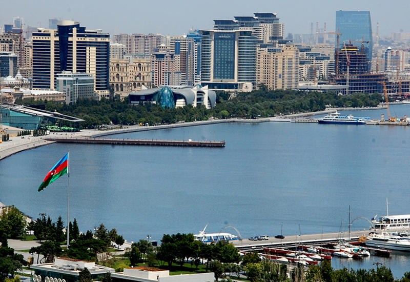 В Баку вернется лето