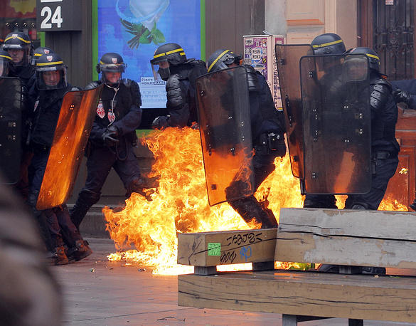 Беспорядки во Франции: пострадали 15 полицейских
