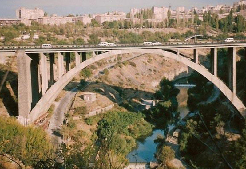 Армянам запретят убивать себя, прыгая с мостов