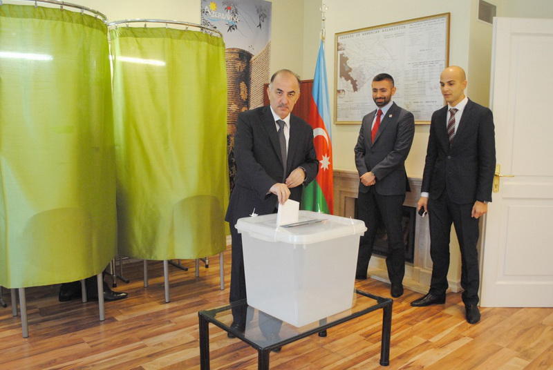 В посольстве Азербайджана в Латвии проходит голосование