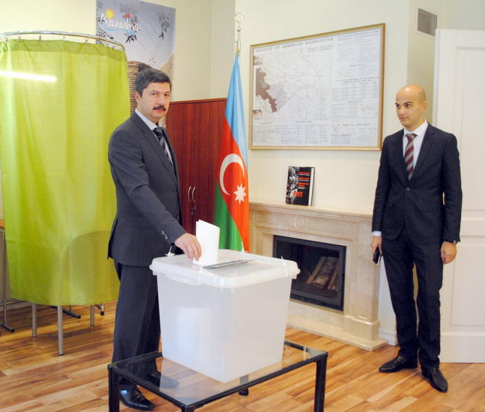 В посольстве Азербайджана в Латвии проходит голосование