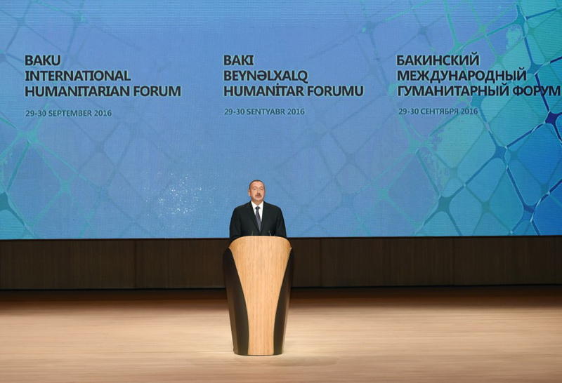 Президент Ильхам Алиев и его супруга Мехрибан Алиева приняли участие в V Бакинском международном гуманитарном форуме