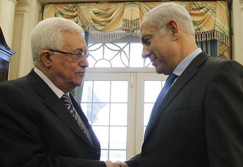 Нетаньяху и Махмуд Аббас обменялись рукопожатиями на похоронах Переса