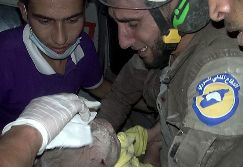 В Сирии из-под обломков здания извлекли живого младенца