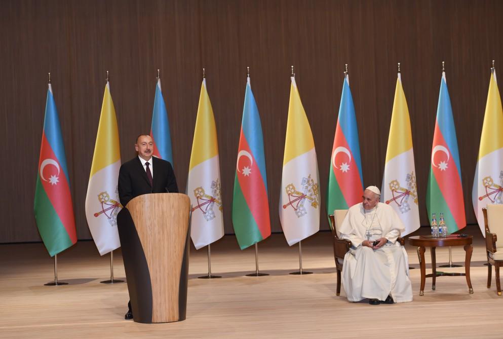 Папа Римский: Различные религиозные общины живут в мире и сотрудничестве в Азербайджане